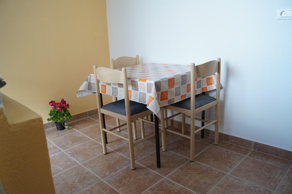 Studio Apartments Marija With Private Parking Makarska Exterior foto